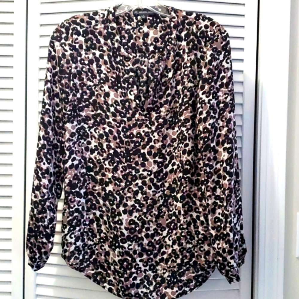 Adrianna Papell animal print long sleeve top size Small black white and gray